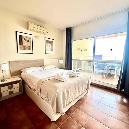 Benalbeach Front Apartment